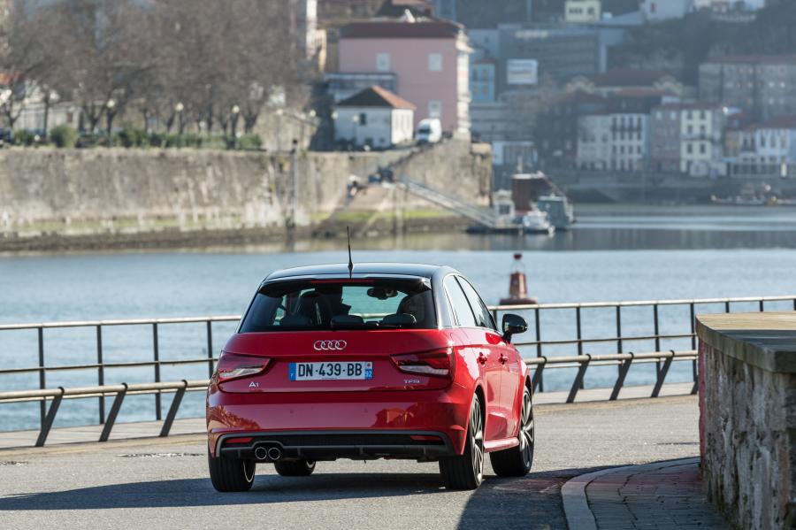  Audi A1 Sportback TFSI S-Line (8X) 2014 года  (WW) (фото 15 из 30)